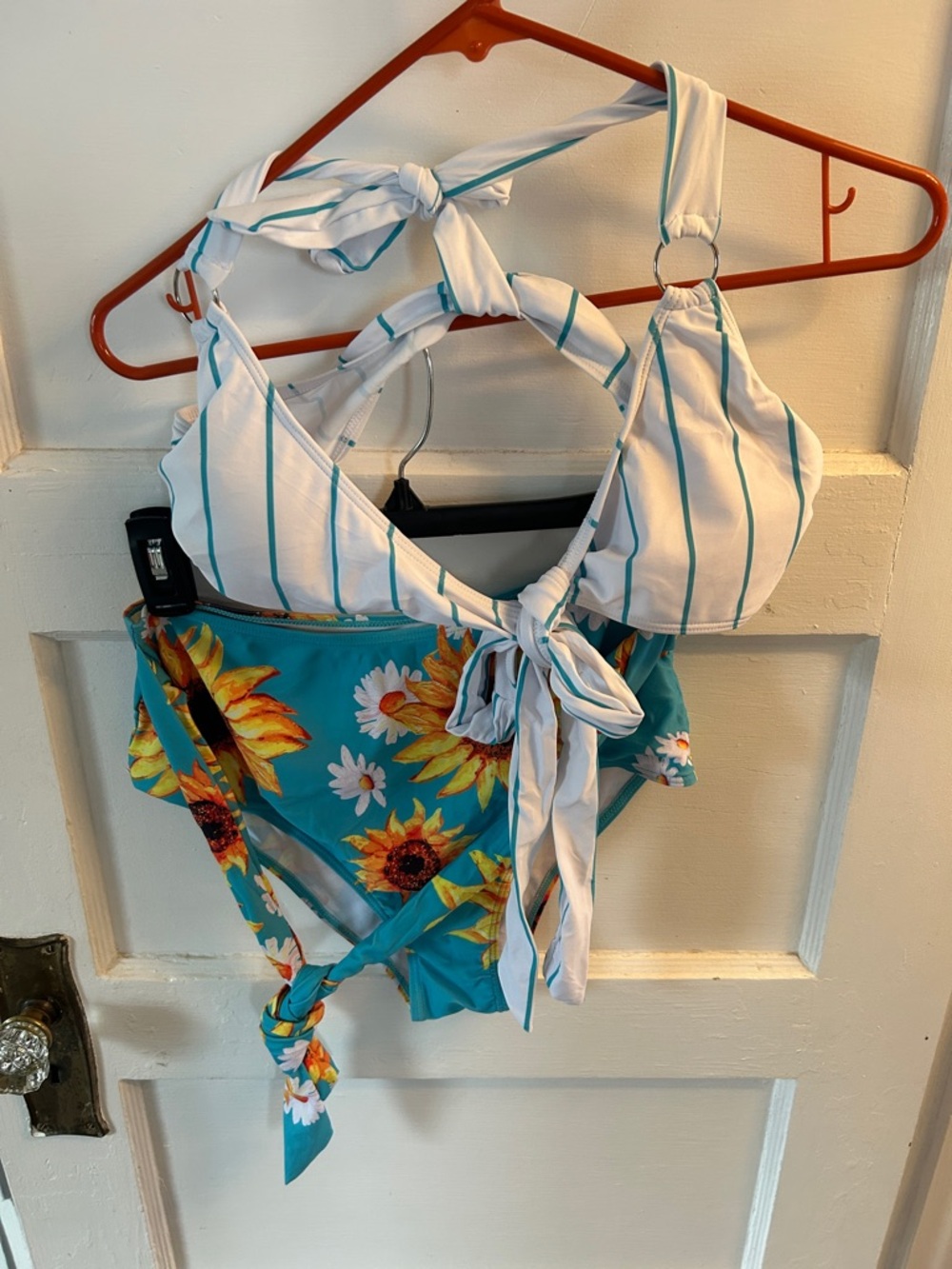 Source Unknown White & Teal Sunflower Tie-Back Women’s Bikini
